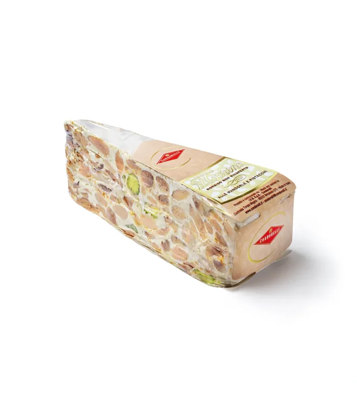 Tagliere di torrone alla mandorla e pistacchi